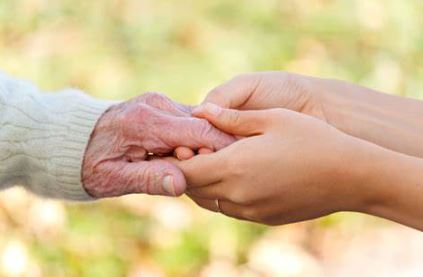 Warum sind Sprachdienstleistungen in der Altenpflege wichtig?