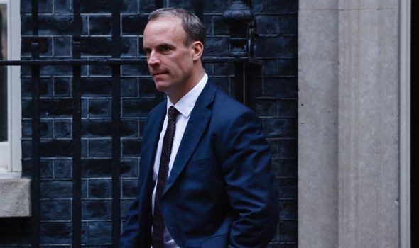 Großbritanniens Außenminister sieht sich mit Rücktrittsforderungen konfrontiert